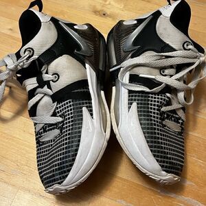 Boys' Nike Big Kid Lebron Witness VII Basketball Shoes Youth 4.5Y see photos